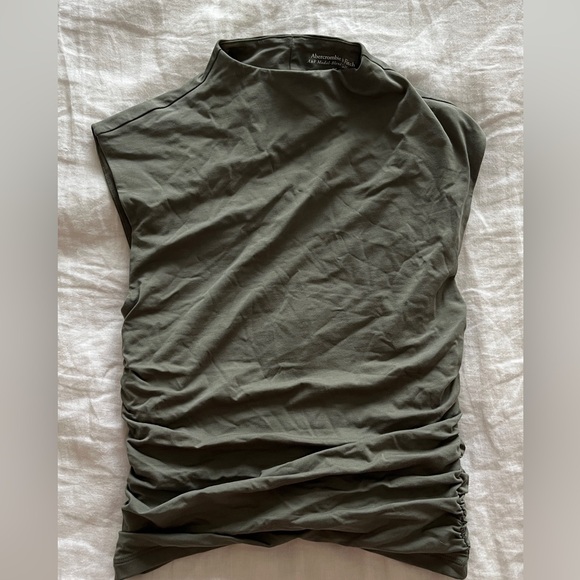 Abercrombie green top, NWT, XS - Picture 2 of 6
